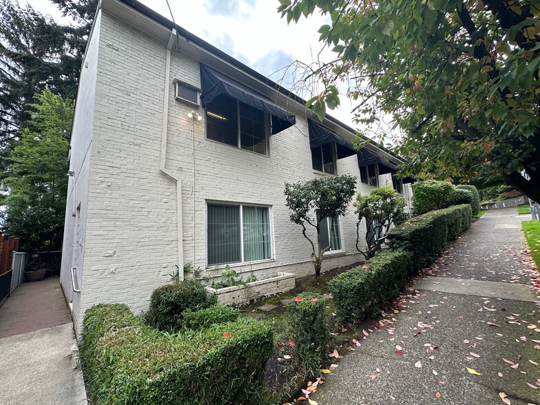 Primary Photo Of 800 NW 25th Ave, Portland Assisted Living For Sale