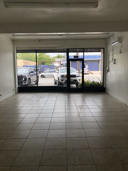 More Photos Of 2318-2324 Blanco Rd, San Antonio Unknown For Lease