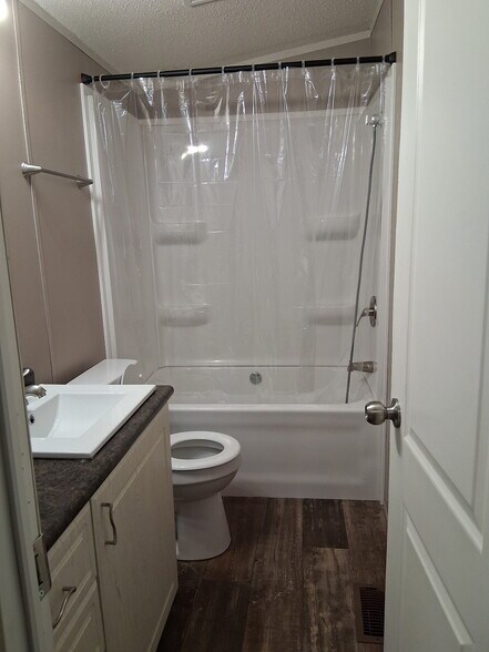More Photos Of 106 Woodlawn Dr, Abbeville Manufactured Housing Mobile Home Park For Sale