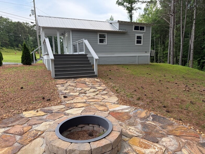 More Photos Of 10959 Highway 79 N, Buchanan Dormitory For Sale