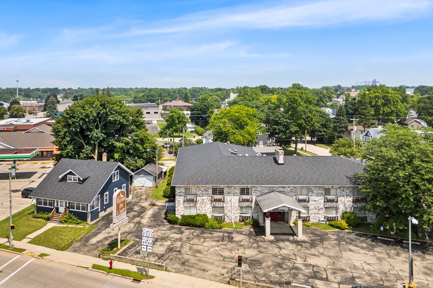 More Photos Of 240 E Fond du Lac St, Ripon Hotel For Sale