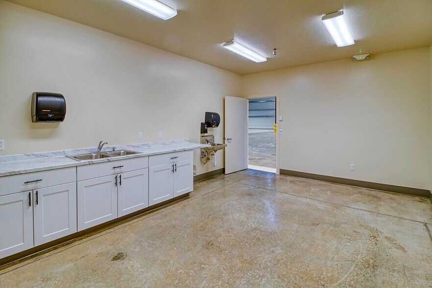 More Photos Of 5811 Sandpiper Dr, Missoula Warehouse For Lease
