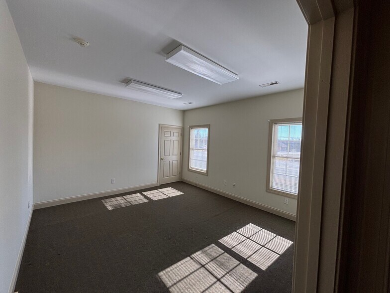 More Photos Of 1020 Jefferson Hwy, Staunton Office For Sale