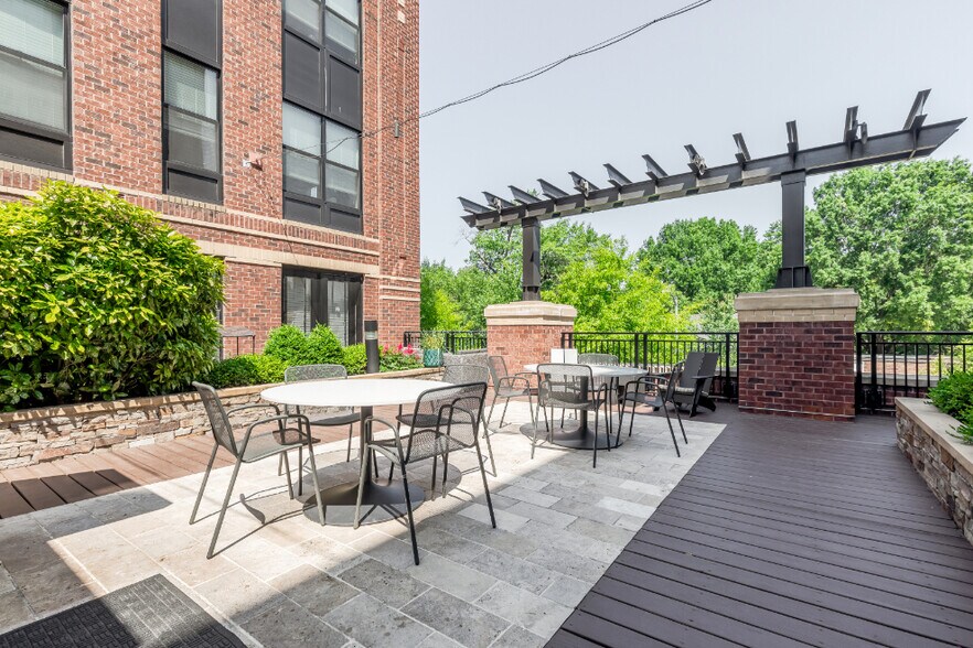 More Photos Of 1919 Clarendon Blvd, Arlington Apartments For Lease