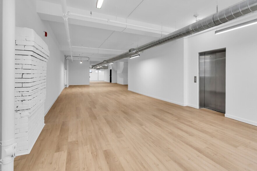 More Photos Of 146 Yonge St, Toronto Storefront Retail Office For Lease