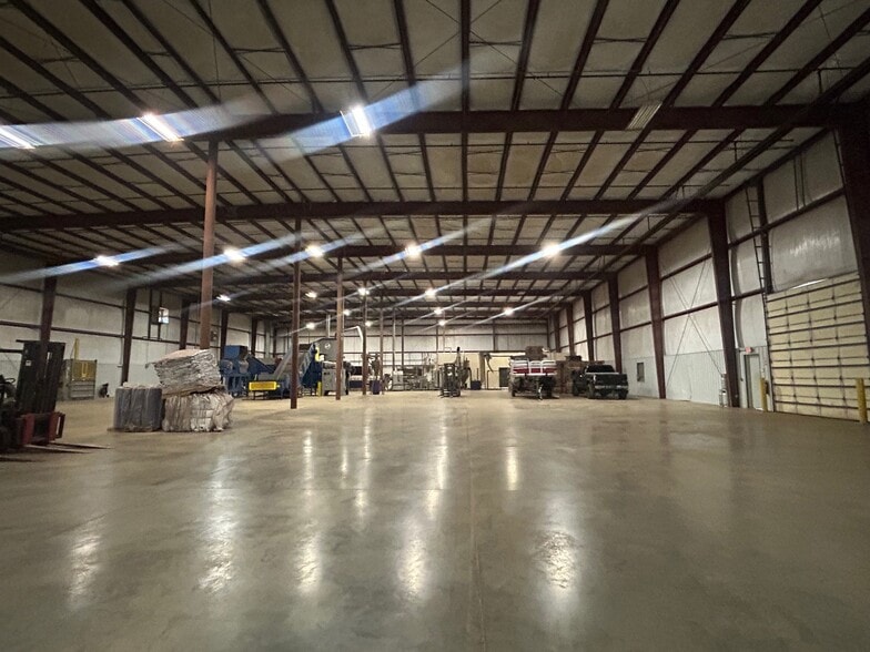 More Photos Of 40 Triplett Dr, London Warehouse For Lease