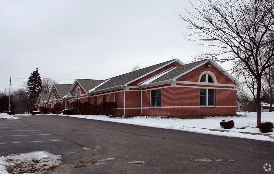 More Photos Of 8790 E Market St, Warren Medical For Sale