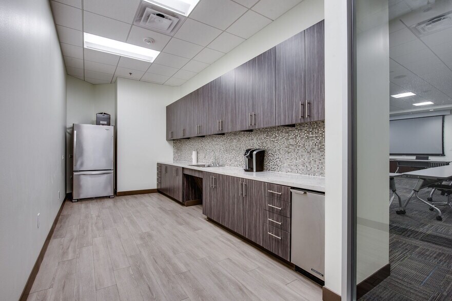 More Photos Of 14131 Midway Rd, Addison Office For Lease