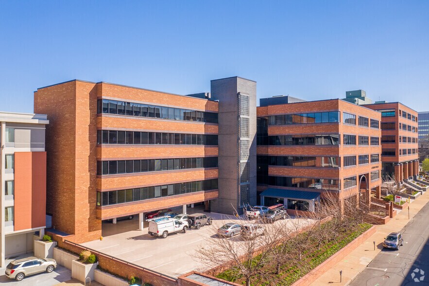 More Photos Of 168 N Meramec Ave, Clayton Office For Lease