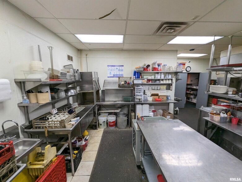 More Photos Of 110 E Knoxville St, Brimfield Restaurant For Sale