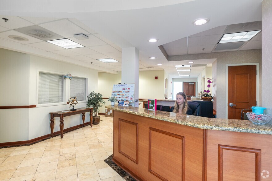 More Photos Of 2881 E Oakland Park Blvd, Fort Lauderdale Office For Lease