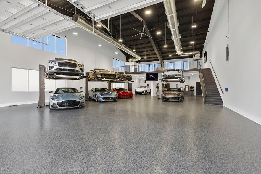 More Photos Of 3584 Plover, Naples Warehouse For Lease