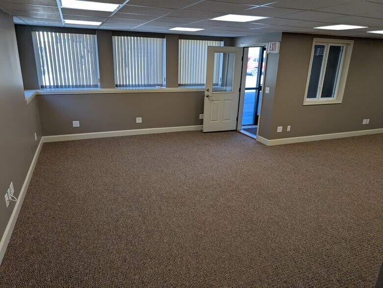 More Photos Of 230 Church St, Whitinsville Freestanding For Lease