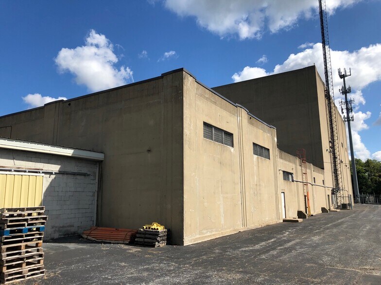 More Photos Of 1961 Base Ave, Springfield Industrial For Sale