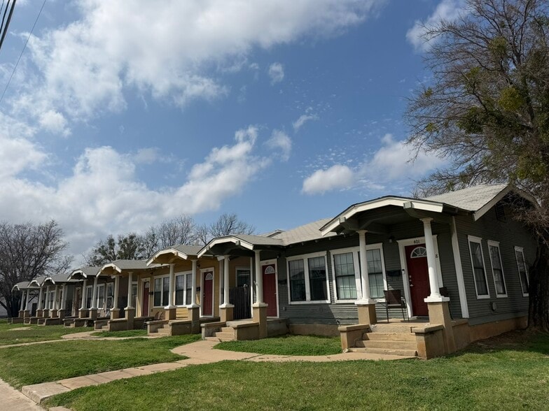 Primary Photo Of 401 Main St, Brownwood Apartments For Sale