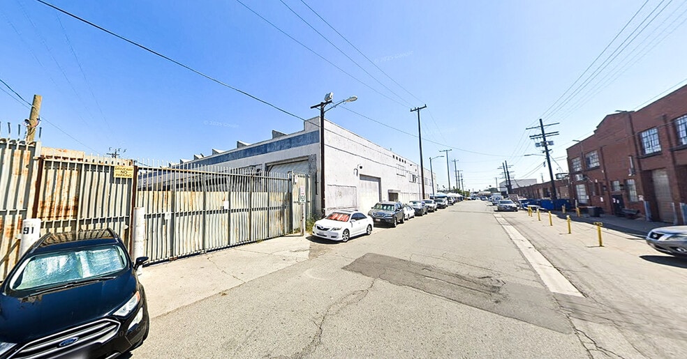 More Photos Of 935 59th St, Los Angeles Manufacturing For Lease