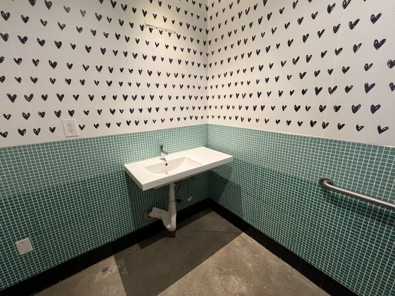 More Photos Of 902-914 Broadway, Santa Monica Unknown For Lease