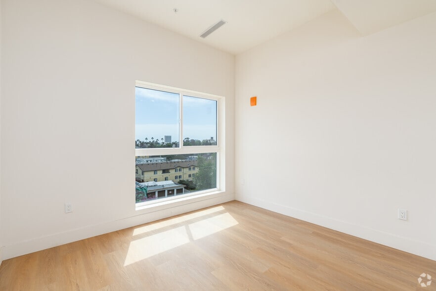 More Photos Of 611 N Virgil Ave, Los Angeles Apartments For Lease