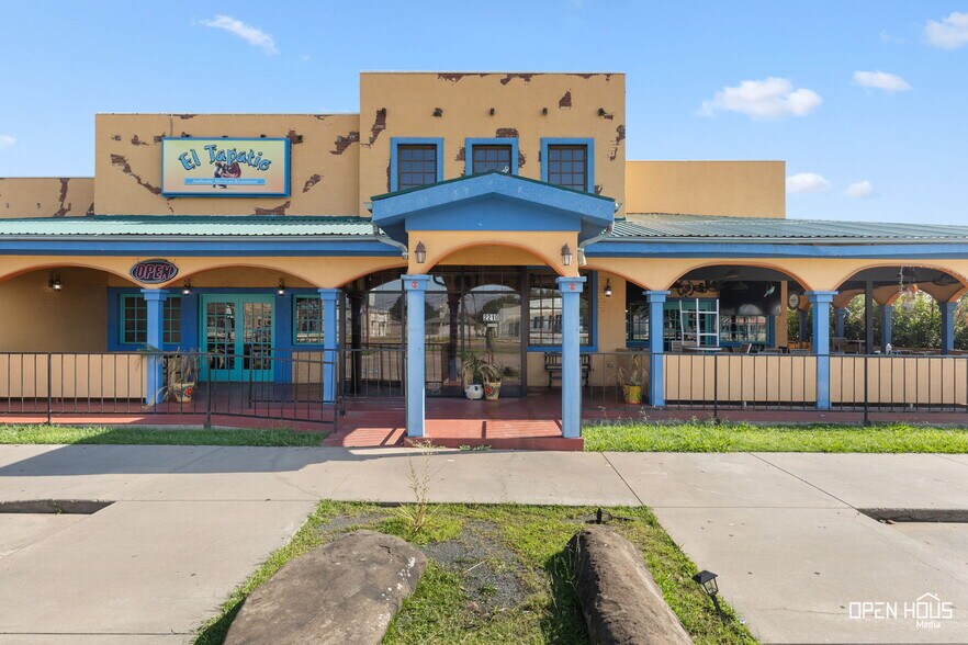 More Photos Of 2210 Southwest Pky, Wichita Falls Restaurant For Sale