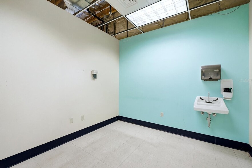 More Photos Of 4011 N 51st Ave, Phoenix Medical For Sale
