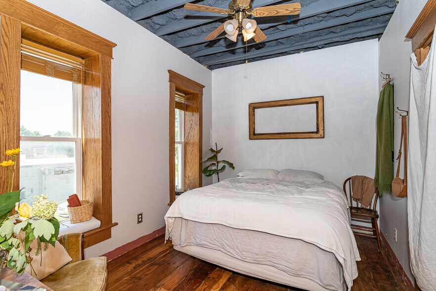 More Photos Of 611 Main St, Jewell Storefront Retail Residential For Sale