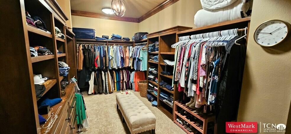 More Photos Of 824 Avenue B, Abernathy Service Station For Sale