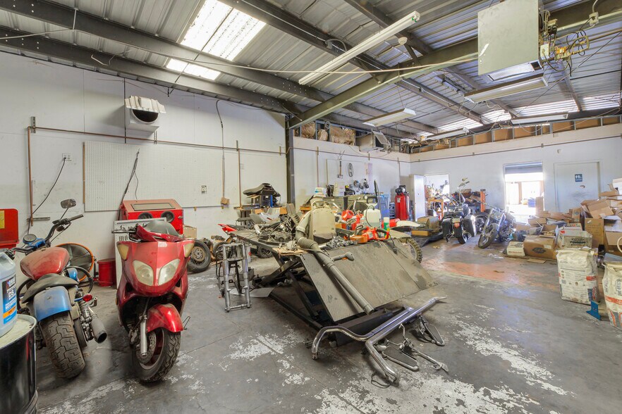 More Photos Of 2842-2846 N 1st Ave, Tucson Auto Repair For Sale