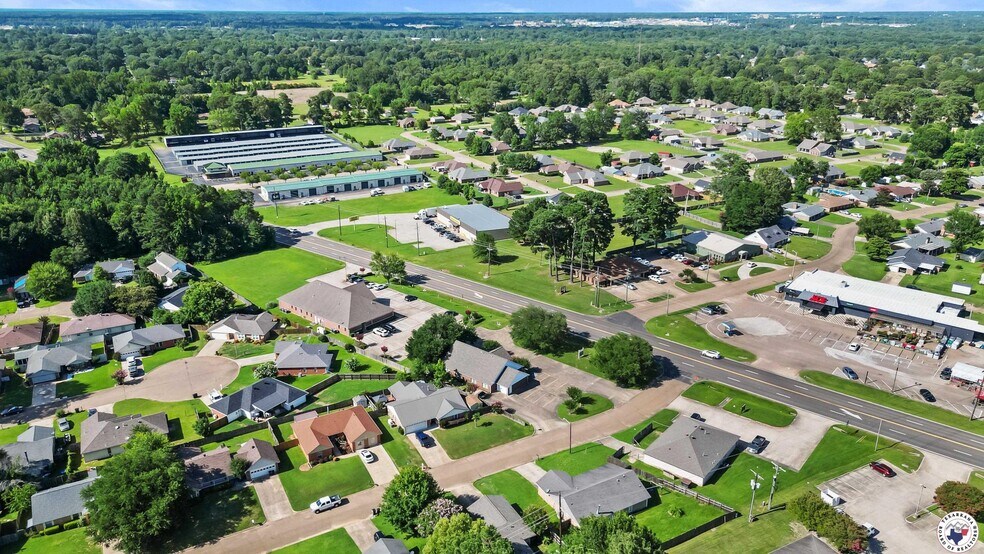 More Photos Of 901 N Kings Hwy, Wake Village Healthcare For Sale