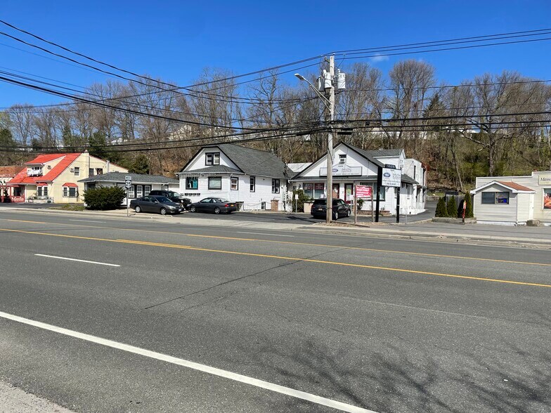 More Photos Of 1029 W Jericho Tpke, Smithtown Showroom For Sale