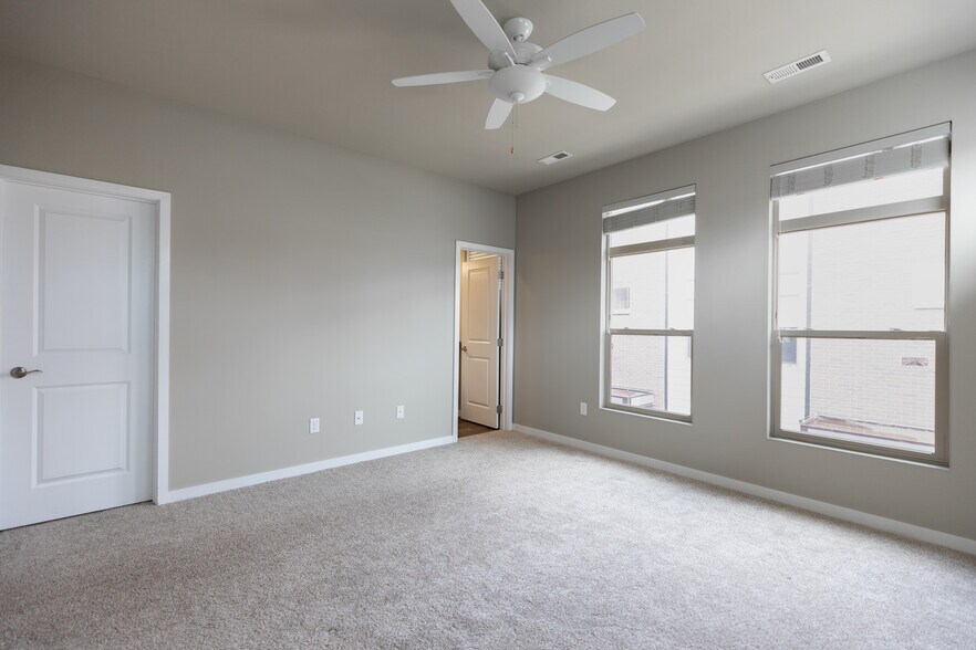 More Photos Of 325 SW 7th St, Des Moines Apartments For Sale