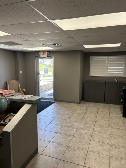 More Photos Of 1818 Scherer Pky, Saint Charles Warehouse For Sale