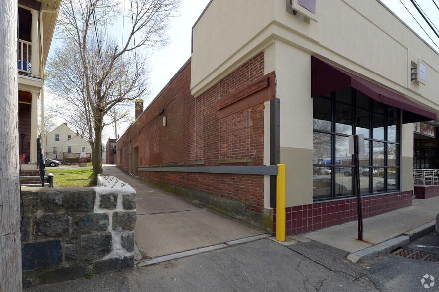 More Photos Of 356-380 Granite Ave, Milton Storefront Retail Office For Lease