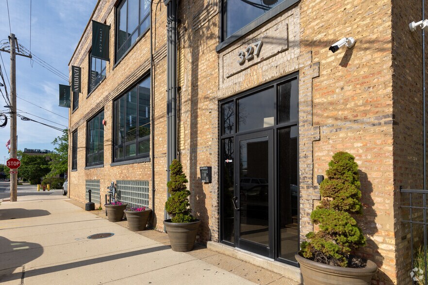 More Photos Of 327 N Aberdeen St, Chicago Loft Creative Space For Lease