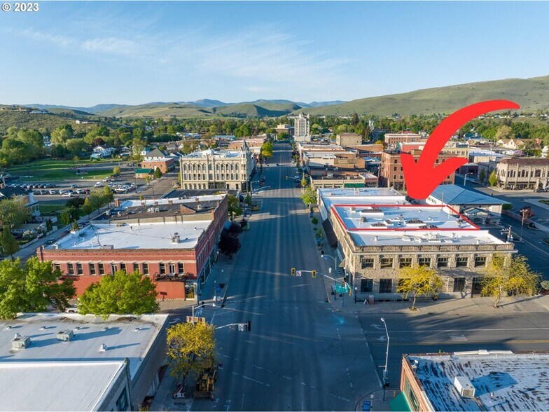 More Photos Of 2021 Main St, Baker City Flex For Sale