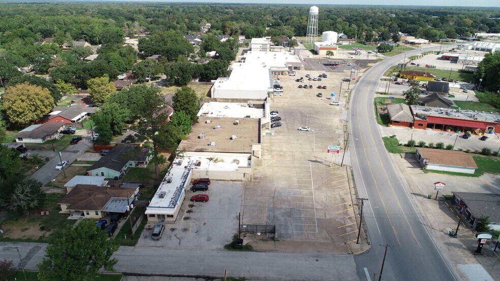 More Photos Of 915-929 Main St, Liberty Storefront Retail Office For Lease