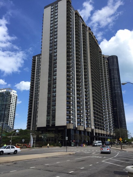 More Photos Of 400 E Randolph St, Chicago Multifamily For Sale