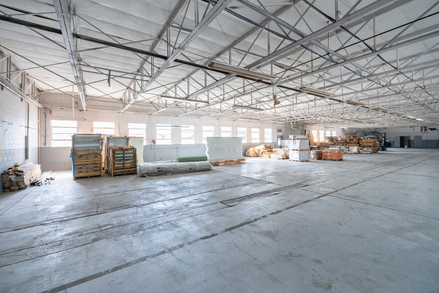 More Photos Of 3261 Philips Hwy, Jacksonville Warehouse For Lease