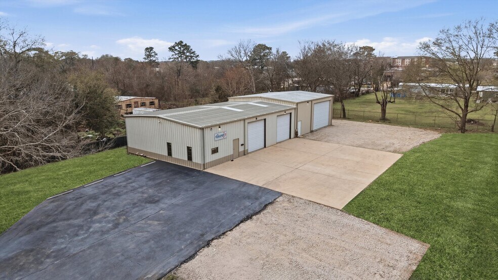 Primary Photo Of 14102 Pine Meadow Ln, Tomball Warehouse For Lease