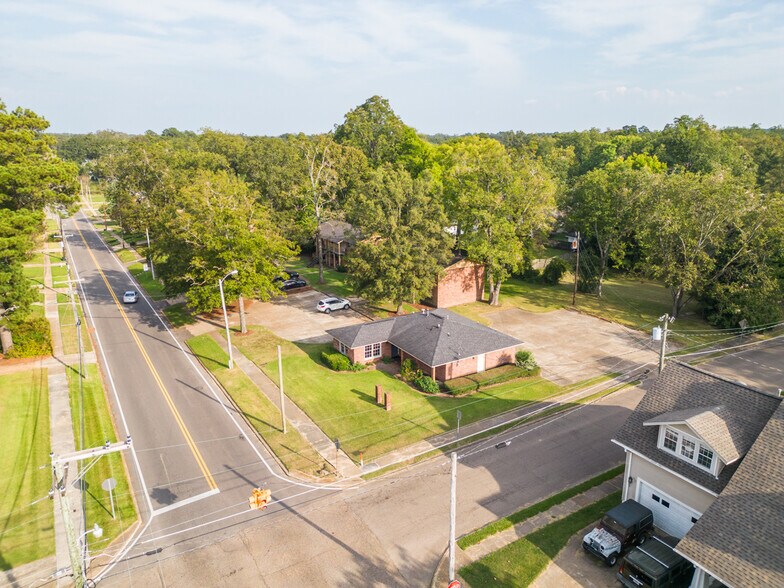 More Photos Of 900 E Broad St, West Point Office For Sale