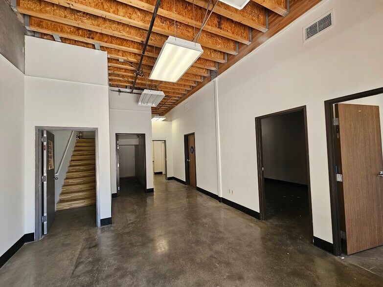 More Photos Of 135 E 35th St, Los Angeles Warehouse For Lease