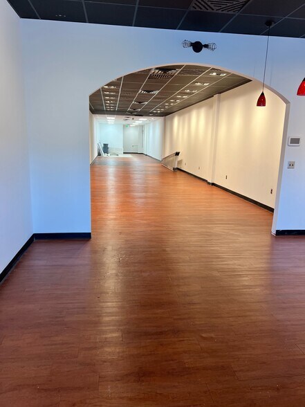 More Photos Of 2838-2868 Main St, Glastonbury Unknown For Lease