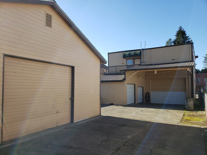 More Photos Of 223 S Lewis St, Monroe Storefront Retail Office For Lease