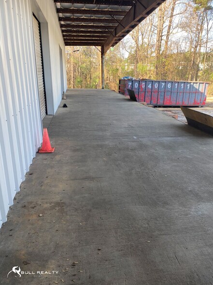 More Photos Of 210 E Lukken Industrial Dr, Lagrange Warehouse For Lease