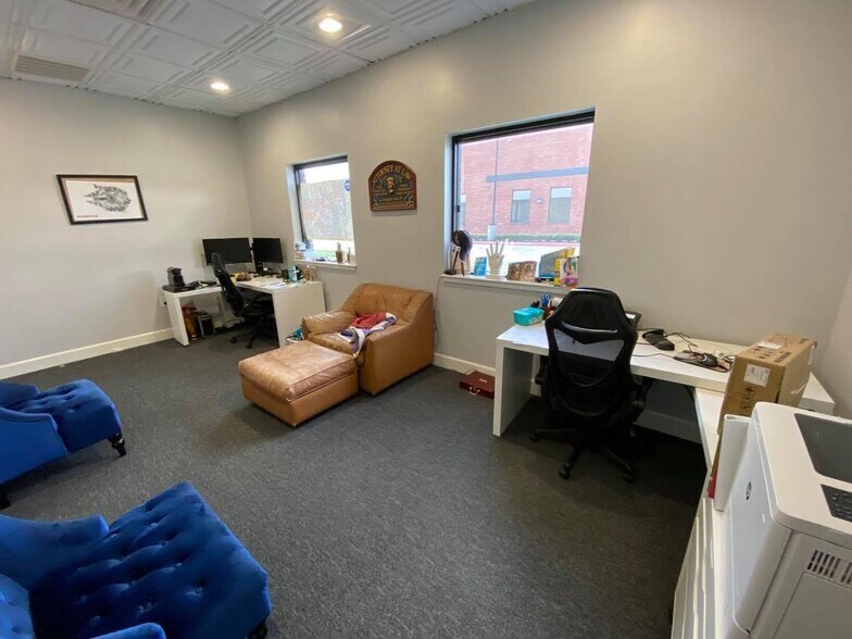 More Photos Of 4621 Center St, Deer Park Office Residential For Lease