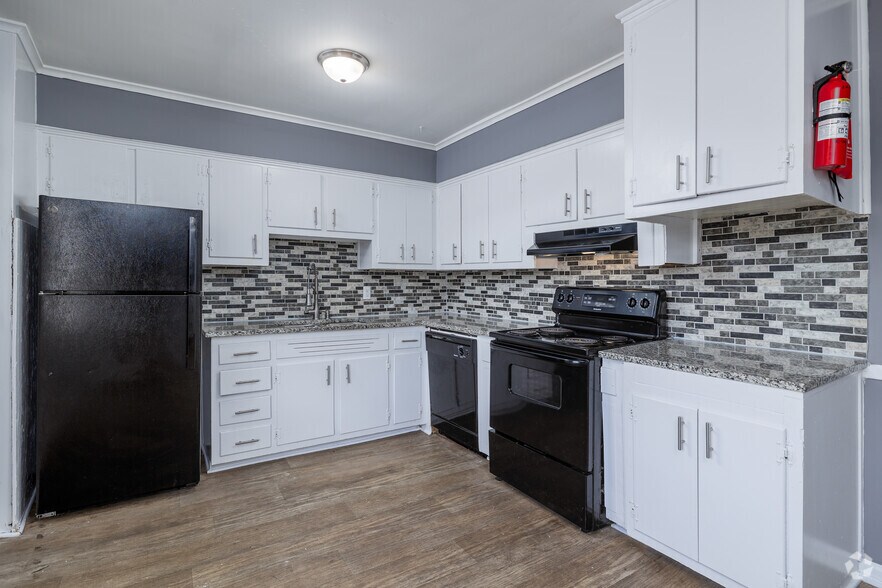 More Photos Of 1988 Plaza Ln SW, Atlanta Apartments For Sale