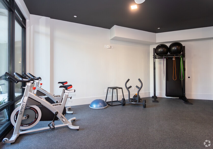 More Photos Of 930 W Mallard Creek Church Rd, Charlotte Apartments For Lease