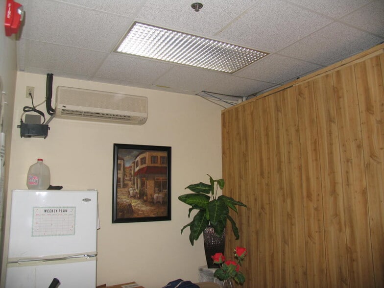 More Photos Of 845 N Main St, Providence Medical For Sale