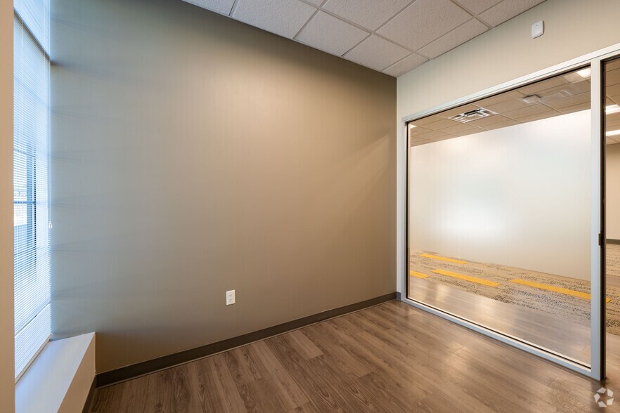 More Photos Of 52 S Union Rd, Buffalo Medical For Lease