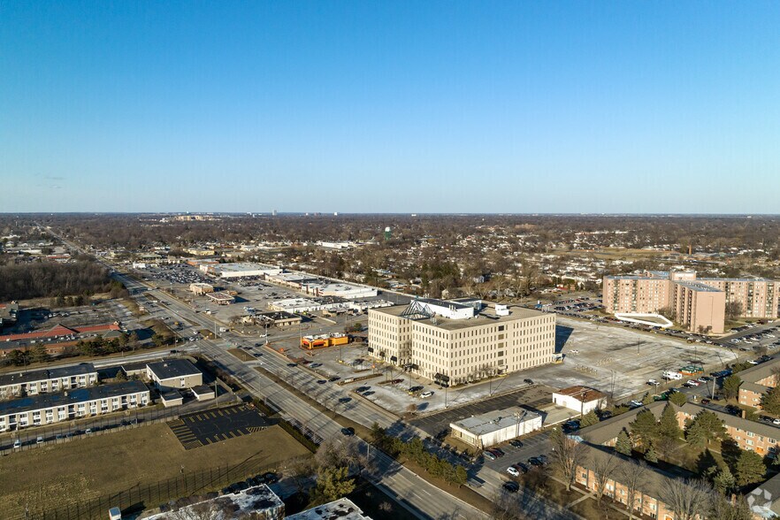 More Photos Of 25900 Greenfield Rd, Oak Park Office For Lease