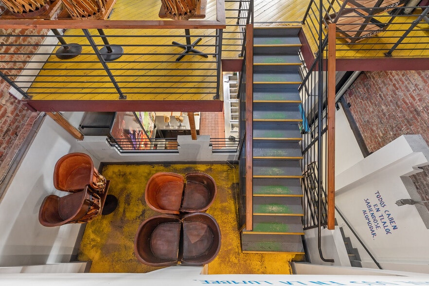 More Photos Of 525-527 Commercial St, San Francisco Restaurant For Lease